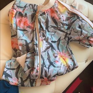 art class sweatsuit for kids size small(6/6x)